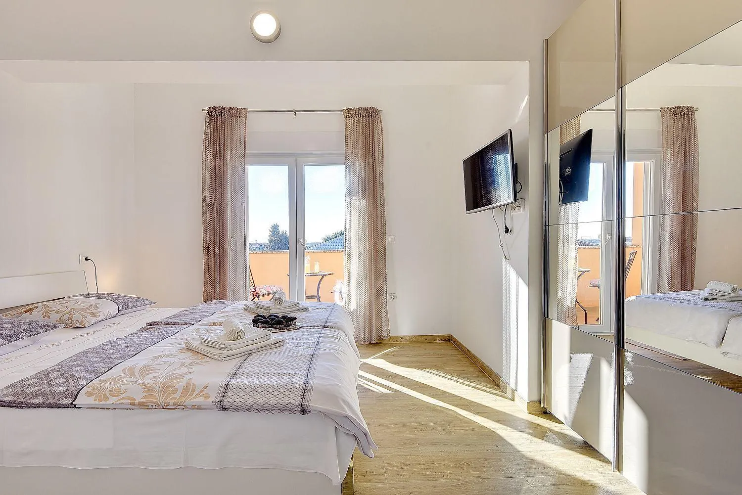 Villa Mit Privatem Pool, Spielplatz, Wlan, Klima, Bbq Pula Tatil Evi